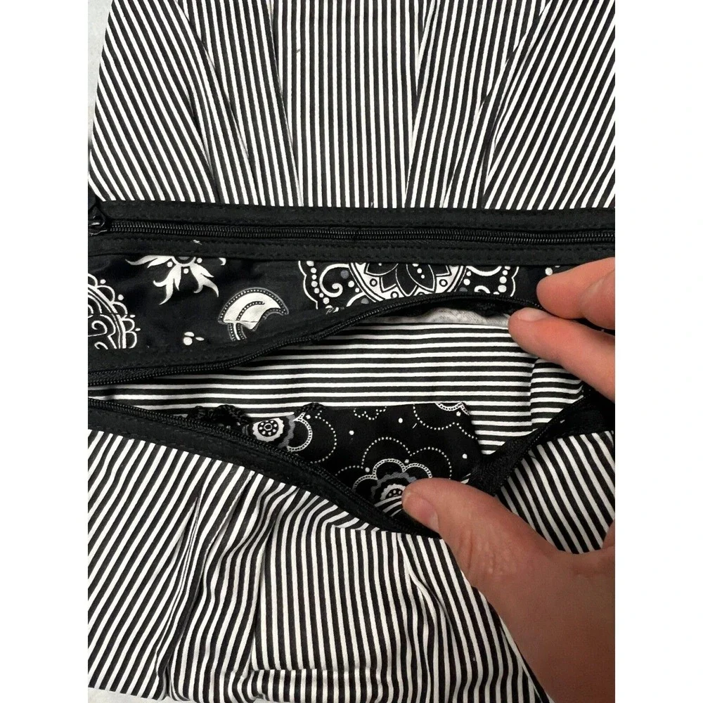 Thirty-One Jewelry Roll with Pouches 201A Onyx‎ Medallion Travel Organizer